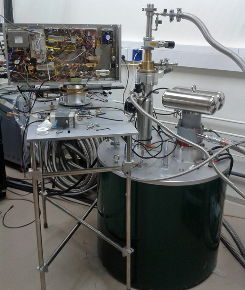 Crogenic Ltd cryogen free 5 T W-band EPR, NMR and DNP magnet at the Weizmann Insitute of Science, Dr Akiva Feintuch